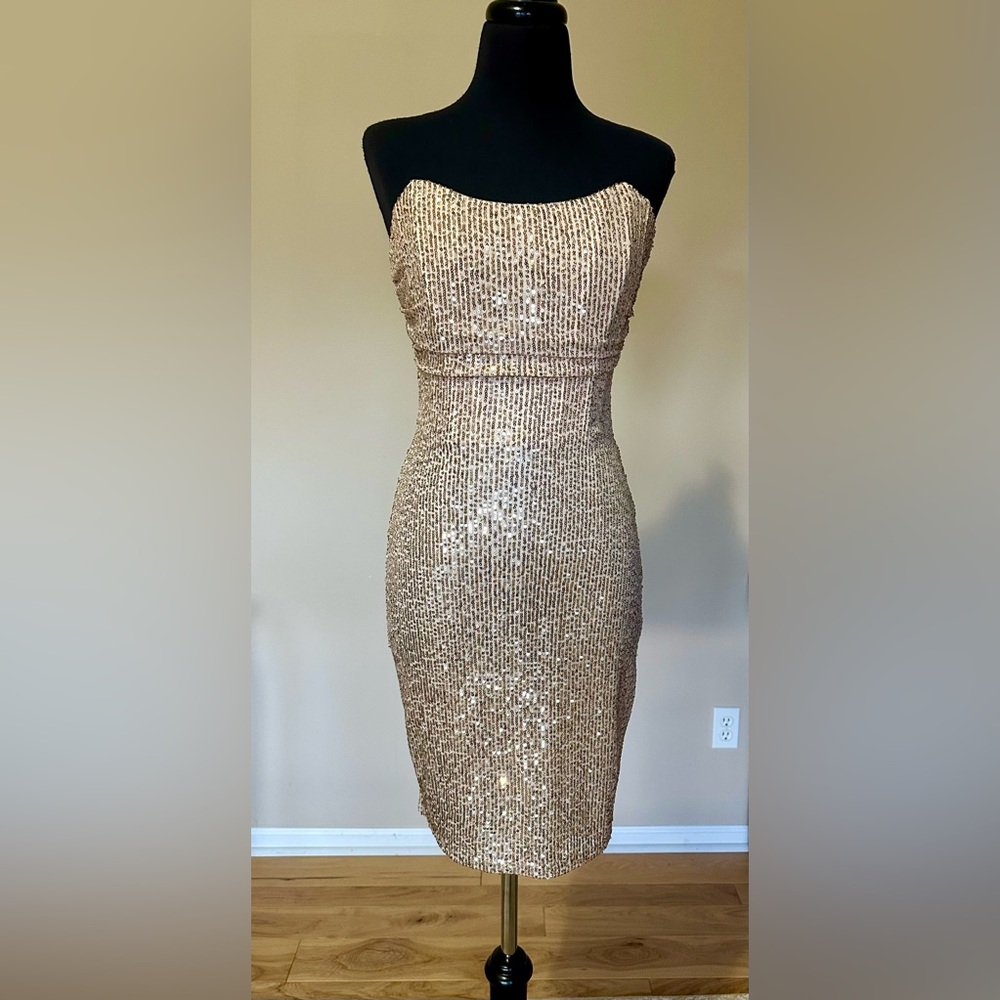Haute Monde Gold Sequin Strapless Bodycon Dress Knee Length - Picture 8 of 9